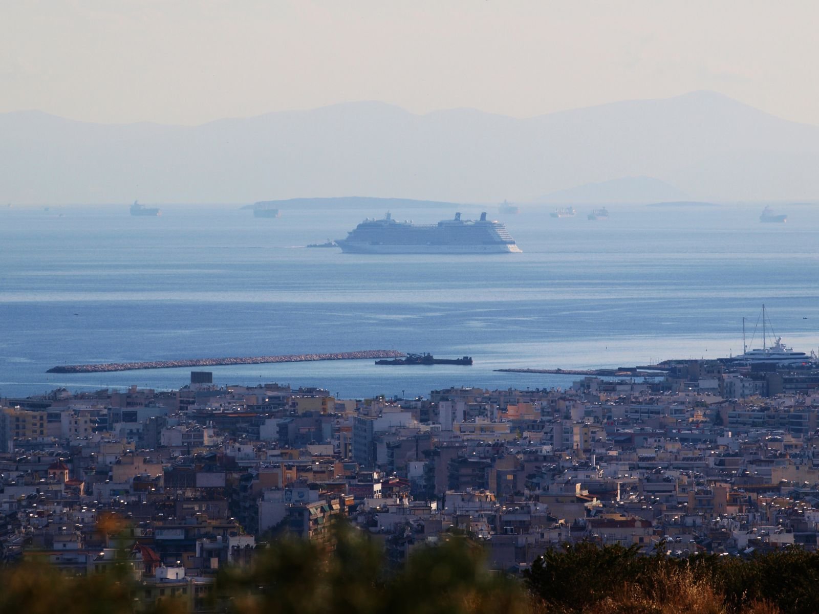 Πανοραμική θέα της ακτής του Πειραιά